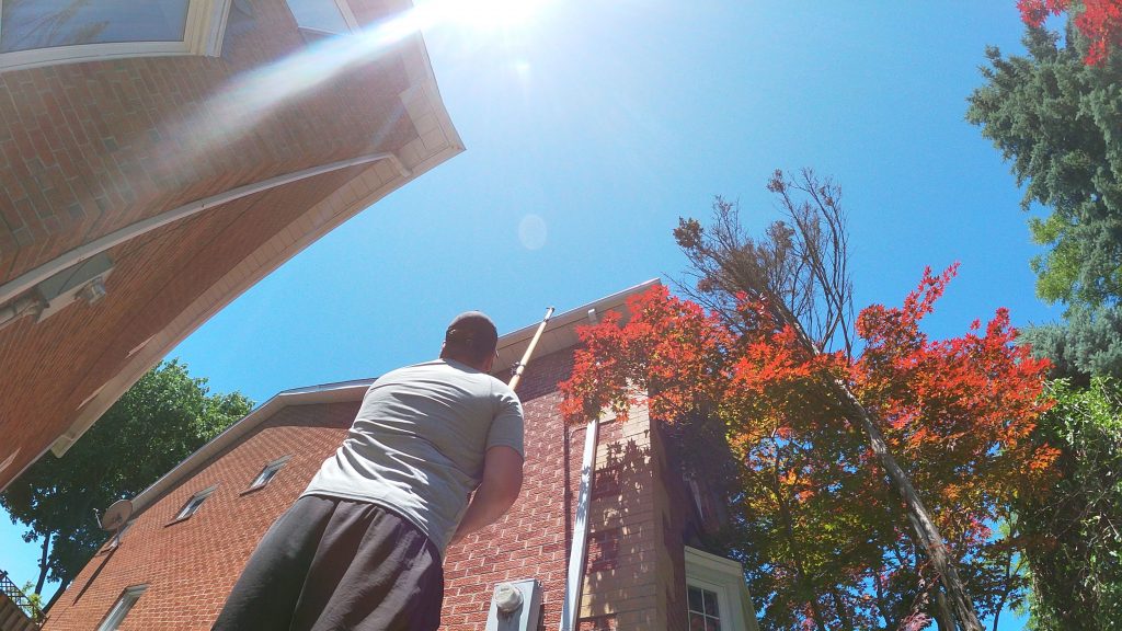 eavestrough cleaning in richmond hill ontario