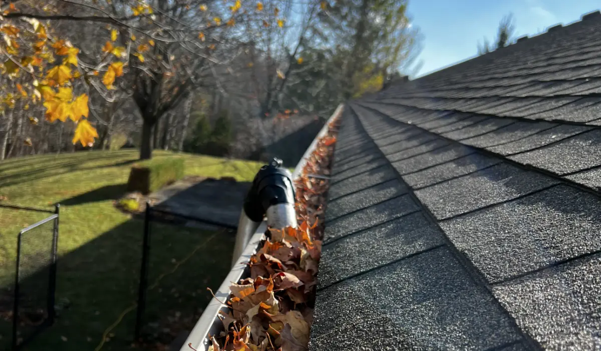 eavestrough cleaning gutter vacuum in aurora ontario