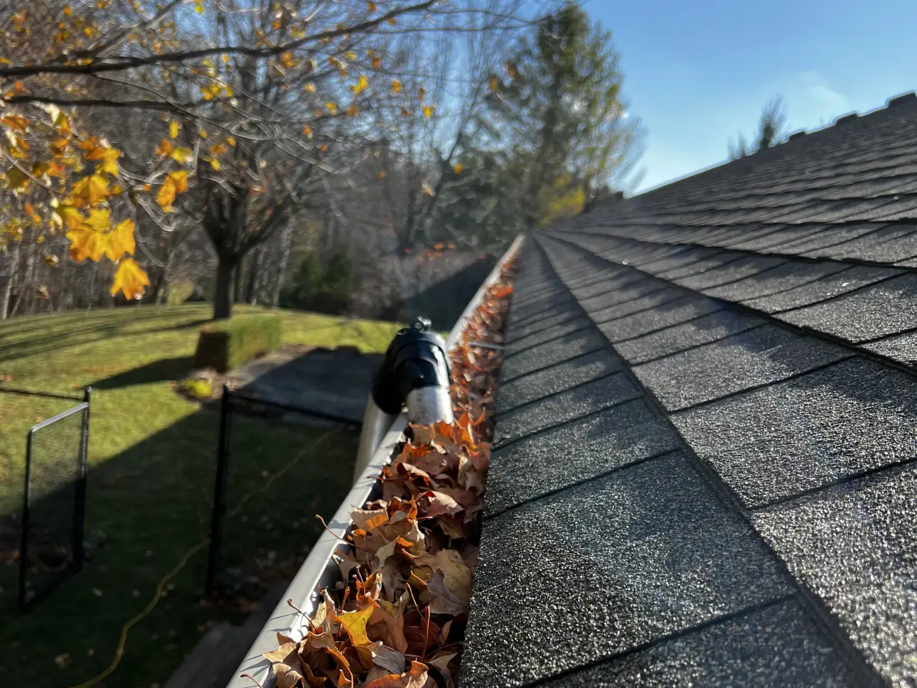 eavestrough cleaning gutter vacuum in aurora ontario