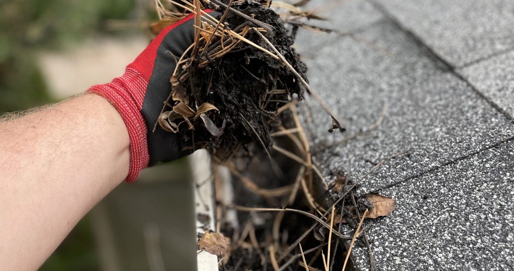 eavestrough cleaning Georgina ON Sutton gutter service